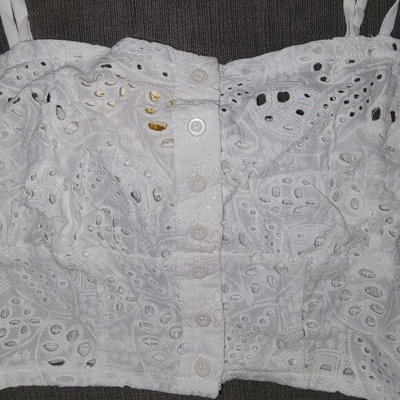 Rebellion Women's White Eyelet Button-Front Crop Top Size Medium - Picture 5 of 9